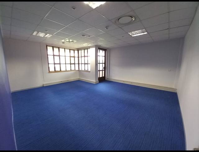 1,090M² OFFICE TO LET IN BRYANSTON